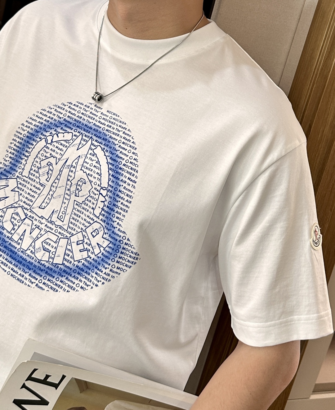 · 蒙口 2026春夏新款首发专柜最新款短袖圆领T恤 高端订制 设计前卫时尚！品牌logo重工艺设计 高