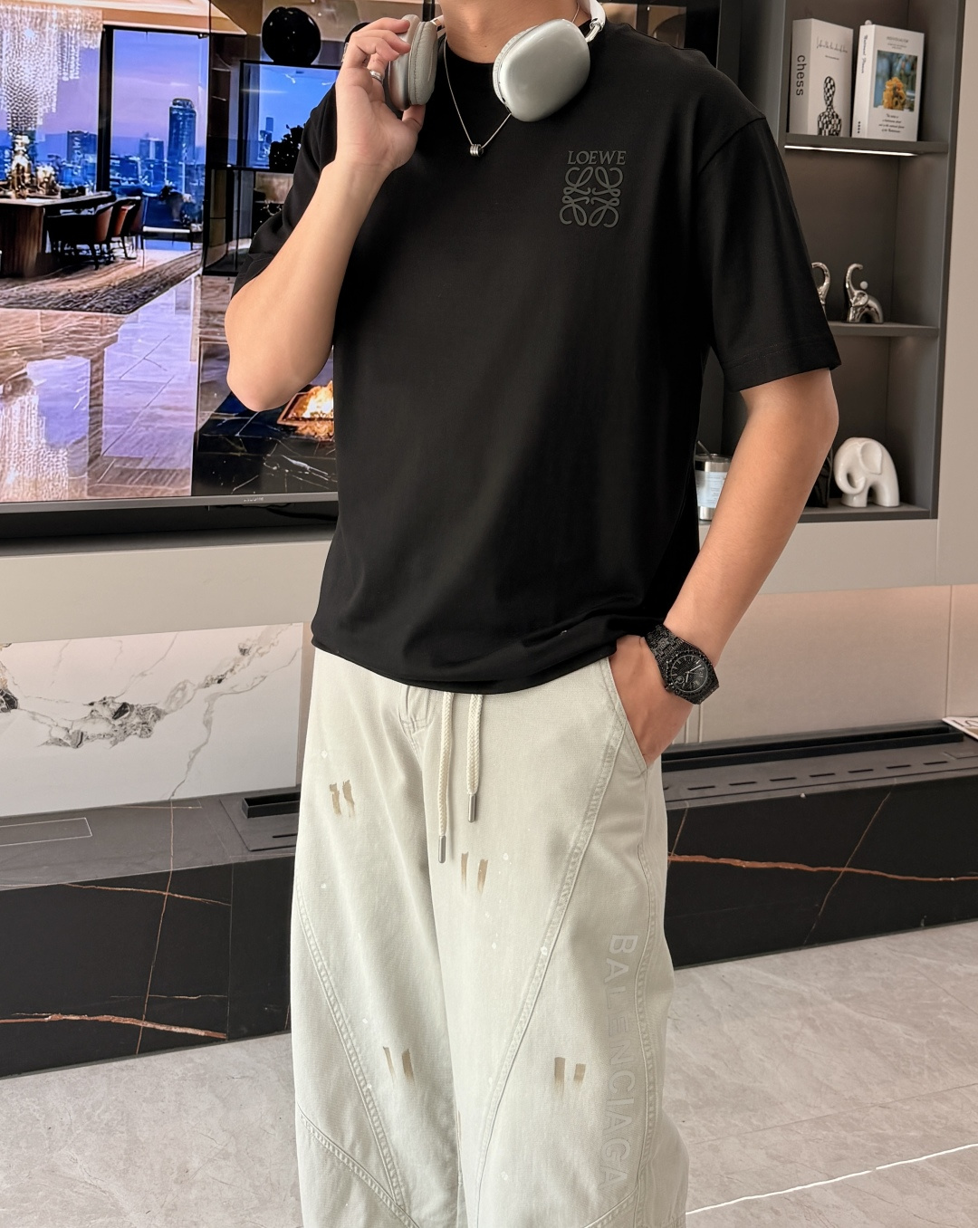 · Loewe 2026春夏新款首发专柜最新款短袖T恤 高端订制 设计前卫时尚！品牌logo重工艺设计 