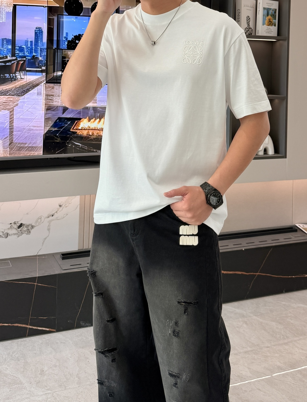 · Loewe 2026春夏新款首发专柜最新款短袖T恤 高端订制 设计前卫时尚！品牌logo重工艺设计 