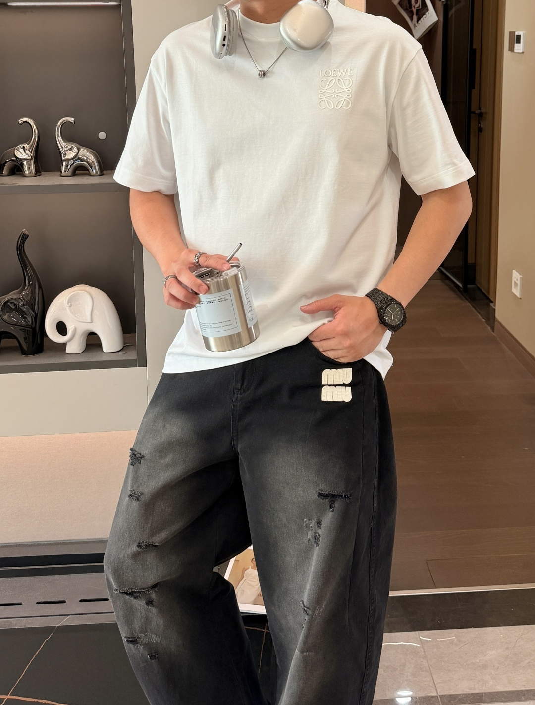 · Loewe 2026春夏新款首发专柜最新款短袖T恤 高端订制 设计前卫时尚！品牌logo重工艺设计 
