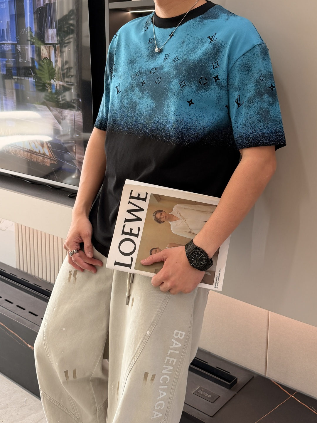 · Lv 2026春夏新款首发专柜最新款短袖T恤 高端订制 设计前卫时尚！品牌logo重工艺设计 高端定