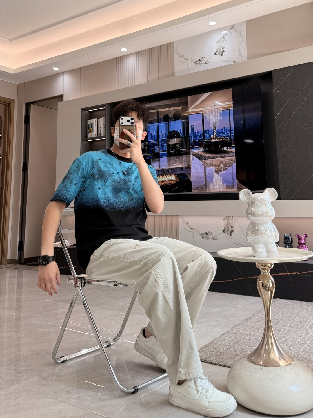 · Lv 2026春夏新款首发专柜最新款短袖T恤 高端订制 设计前卫时尚！品牌logo重工艺设计 高端定