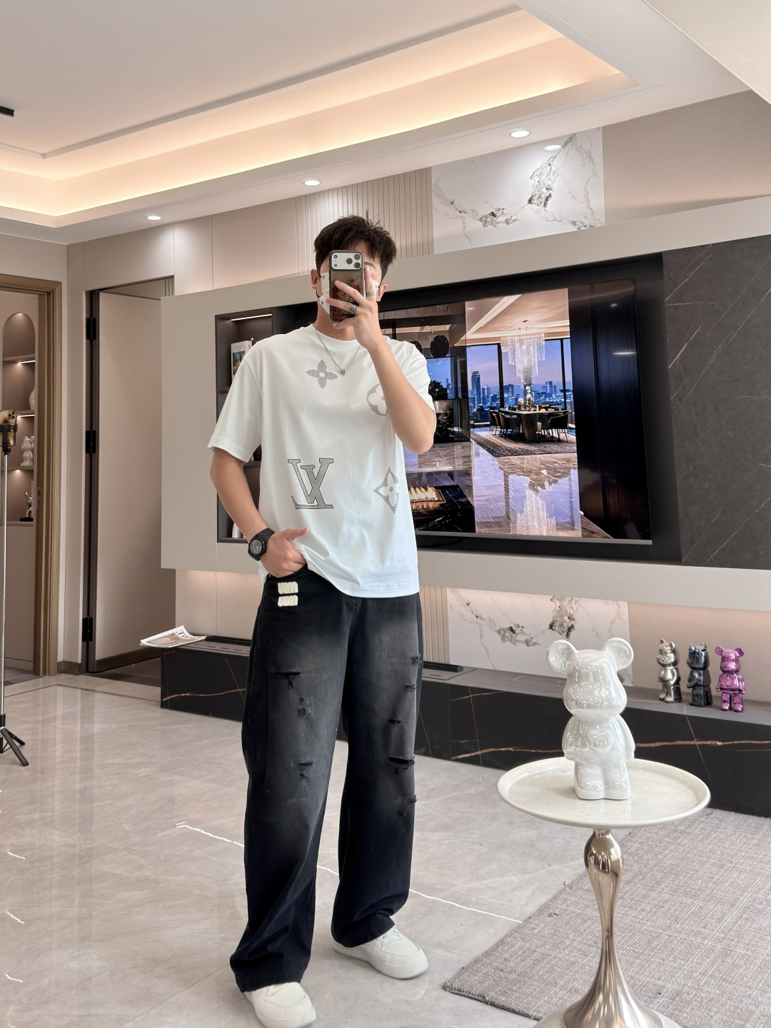 · Lv 2026春夏新款首发专柜最新款短袖T恤 高端订制 设计前卫时尚！品牌logo重工艺设计 高端定