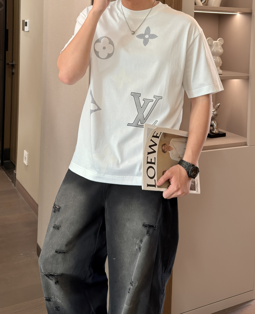 · Lv 2026春夏新款首发专柜最新款短袖T恤 高端订制 设计前卫时尚！品牌logo重工艺设计 高端定