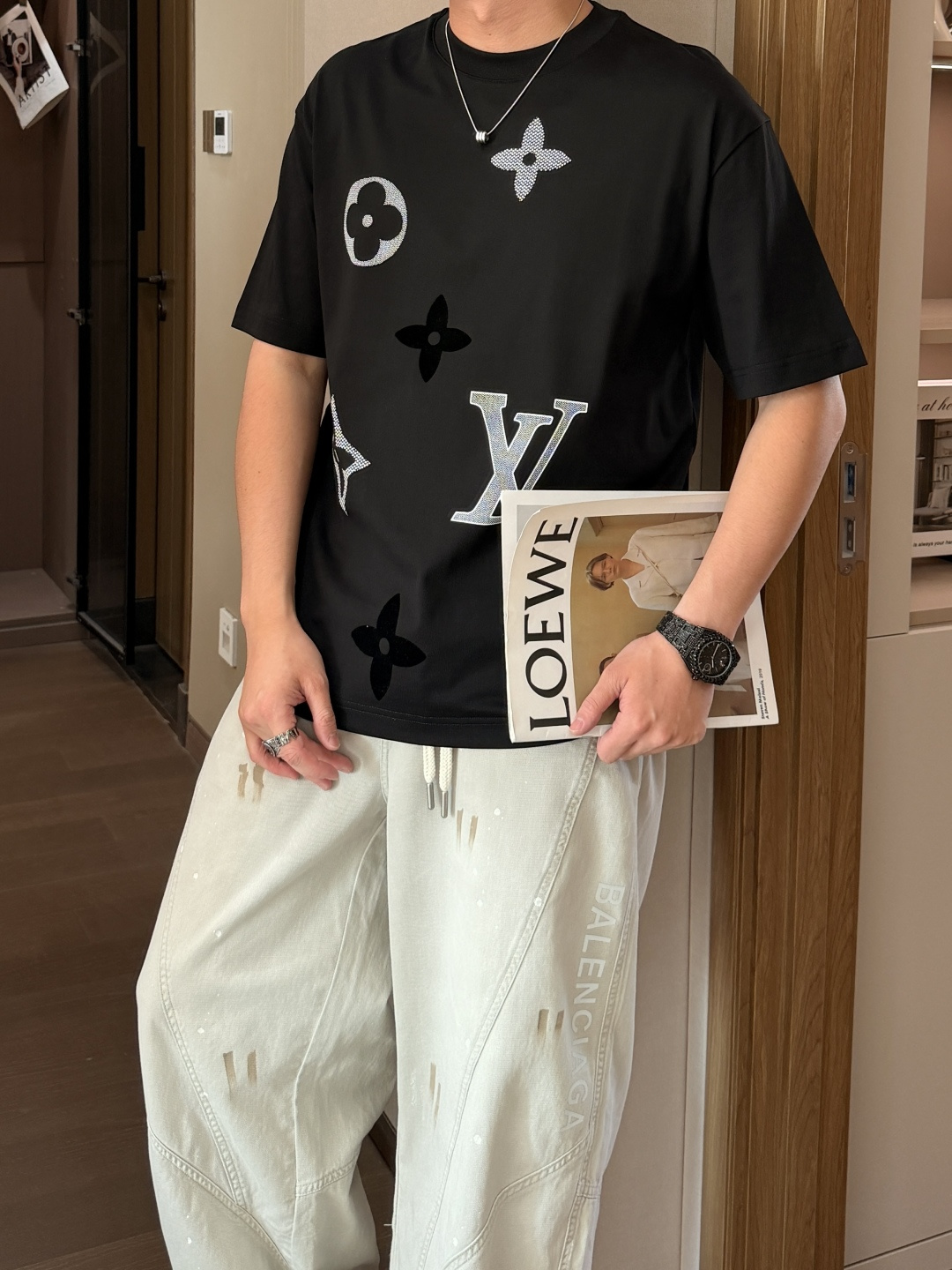 · Lv 2026春夏新款首发专柜最新款短袖T恤 高端订制 设计前卫时尚！品牌logo重工艺设计 高端定