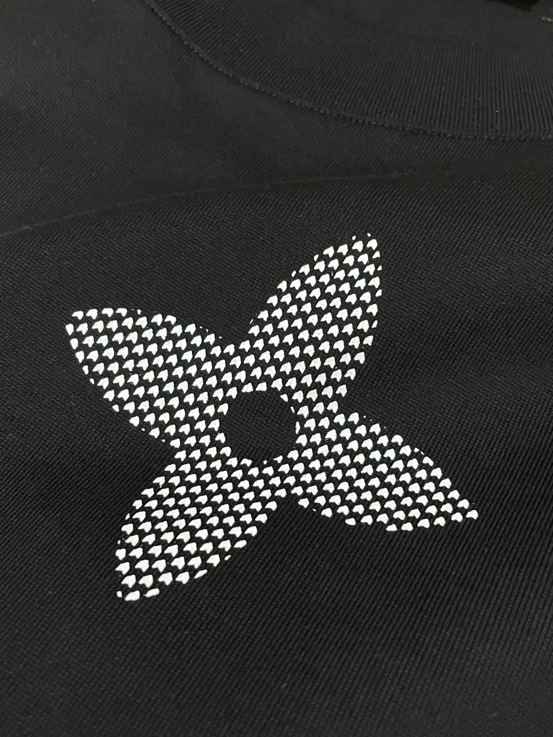 · Lv 2026春夏新款首发专柜最新款短袖T恤 高端订制 设计前卫时尚！品牌logo重工艺设计 高端定