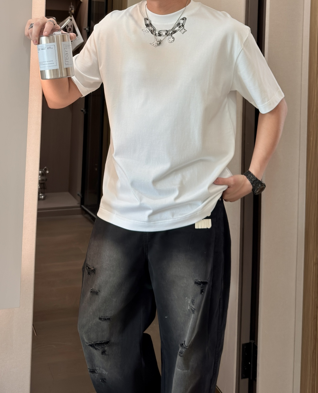 · Lv 2026春夏新款首发专柜最新款短袖T恤 高端订制 设计前卫时尚！品牌logo重工艺设计 高端定