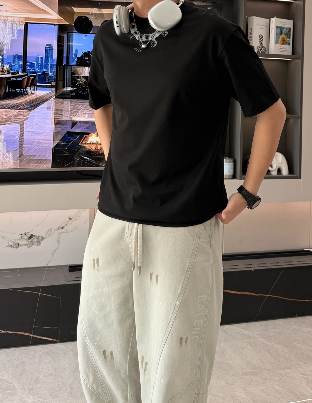· Lv 2026春夏新款首发专柜最新款短袖T恤 高端订制 设计前卫时尚！品牌logo重工艺设计 高端定