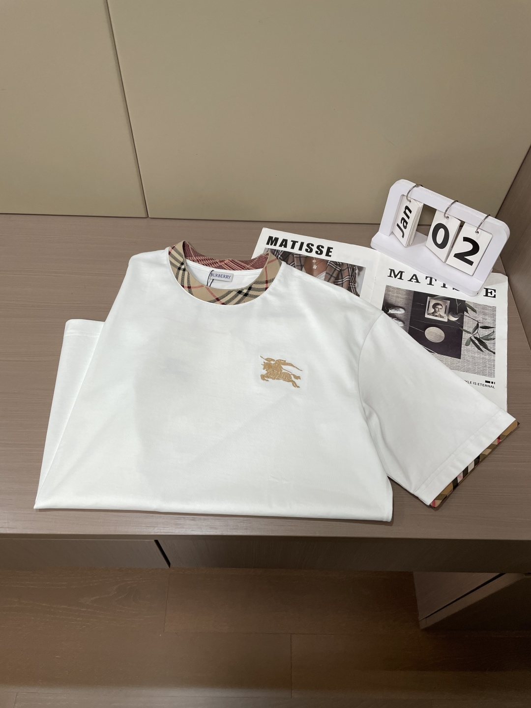 · Bur 2026春夏新款首发专柜最新款短袖T恤 高端订制 设计前卫时尚！品牌logo重工艺设计 高端