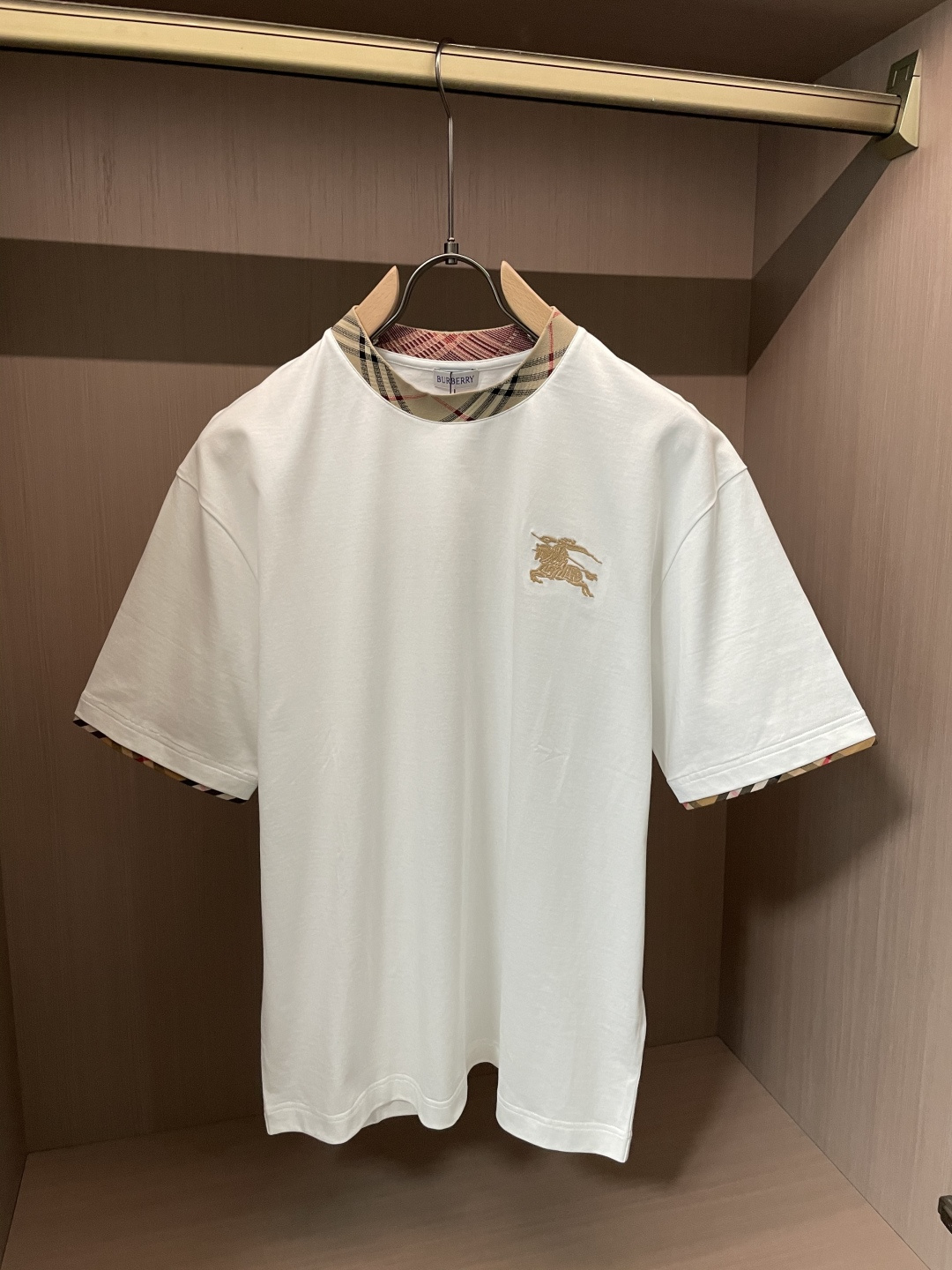 · Bur 2026春夏新款首发专柜最新款短袖T恤 高端订制 设计前卫时尚！品牌logo重工艺设计 高端