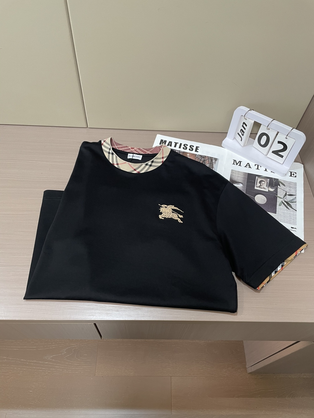 · Bur 2026春夏新款首发专柜最新款短袖T恤 高端订制 设计前卫时尚！品牌logo重工艺设计 高端