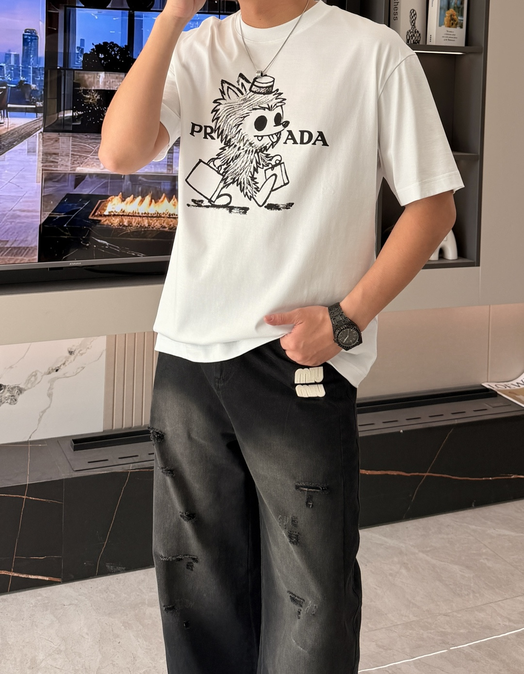 · Prad 2026春夏新款首发专柜最新款短袖T恤 高端订制 设计前卫时尚！品牌logo重工艺设计 高