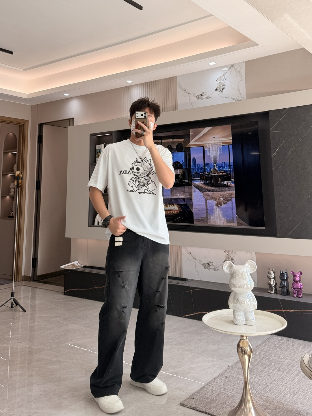 · Prad 2026春夏新款首发专柜最新款短袖T恤 高端订制 设计前卫时尚！品牌logo重工艺设计 高