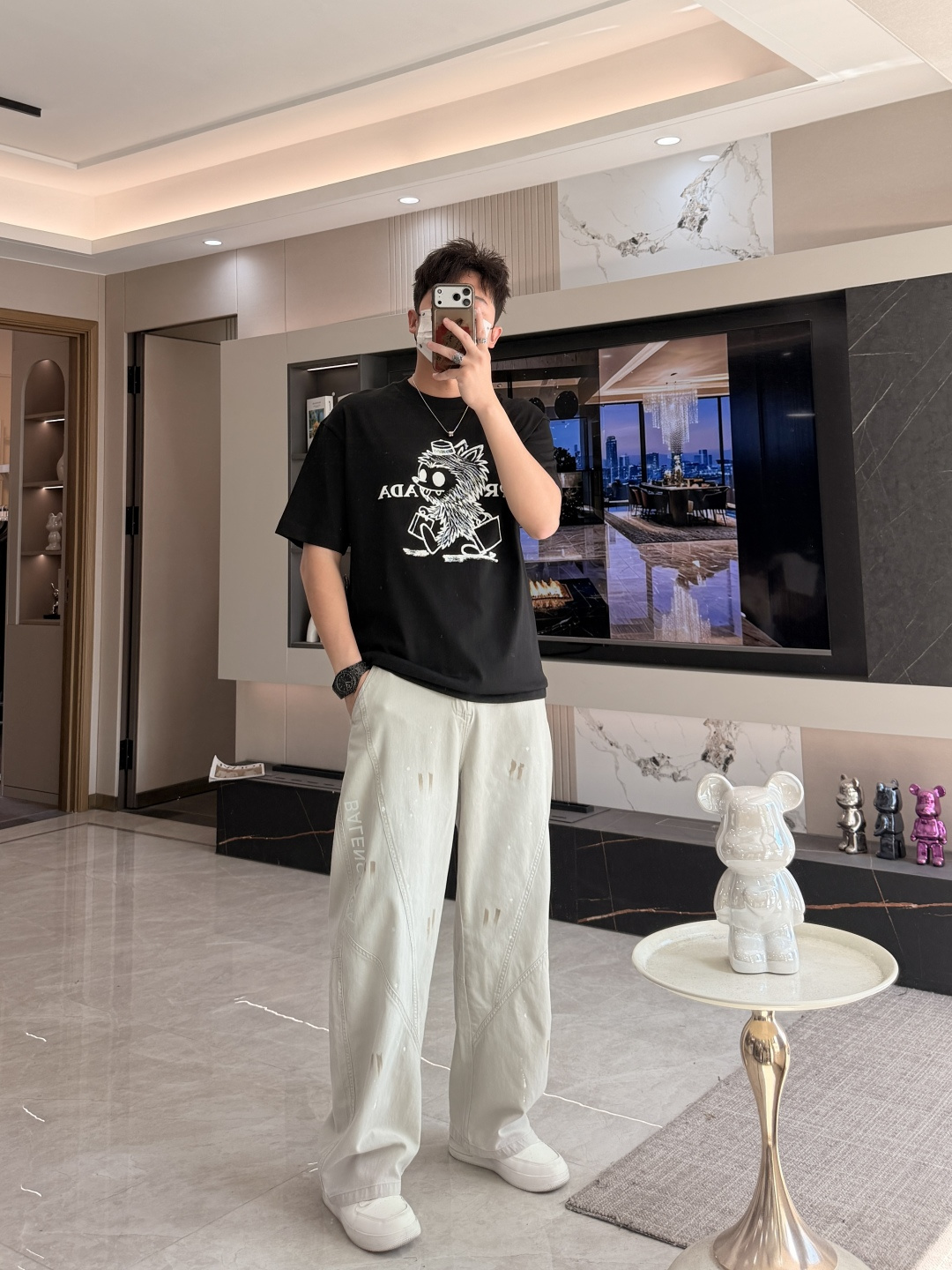 · Prad 2026春夏新款首发专柜最新款短袖T恤 高端订制 设计前卫时尚！品牌logo重工艺设计 高