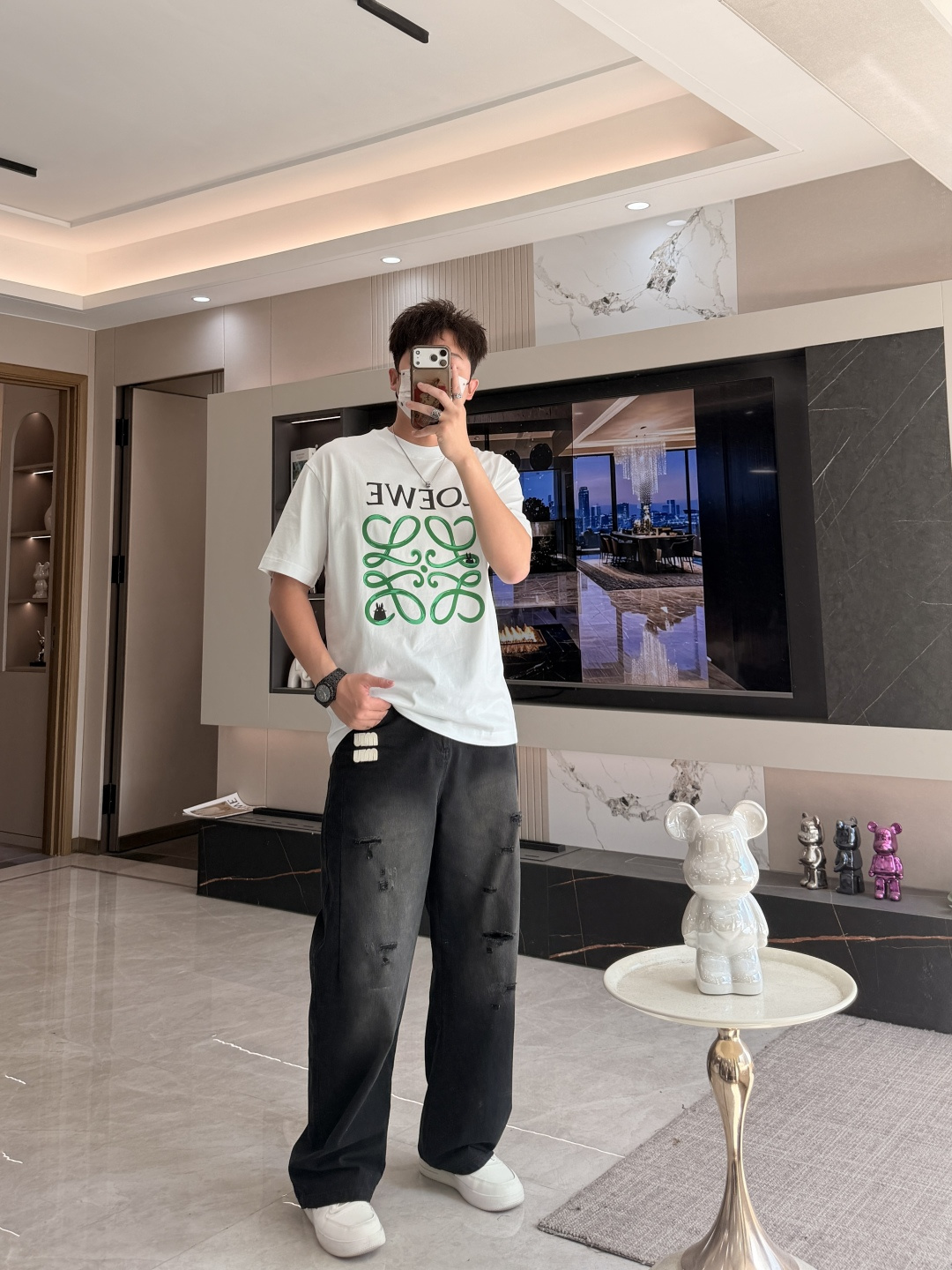 · Loewe 2026春夏新款首发专柜最新款短袖T恤 高端订制 设计前卫时尚！品牌logo重工艺设计 