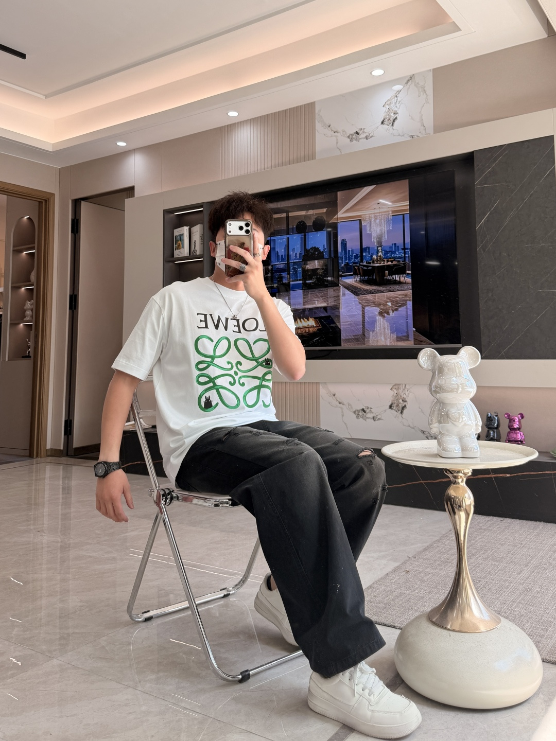 · Loewe 2026春夏新款首发专柜最新款短袖T恤 高端订制 设计前卫时尚！品牌logo重工艺设计 