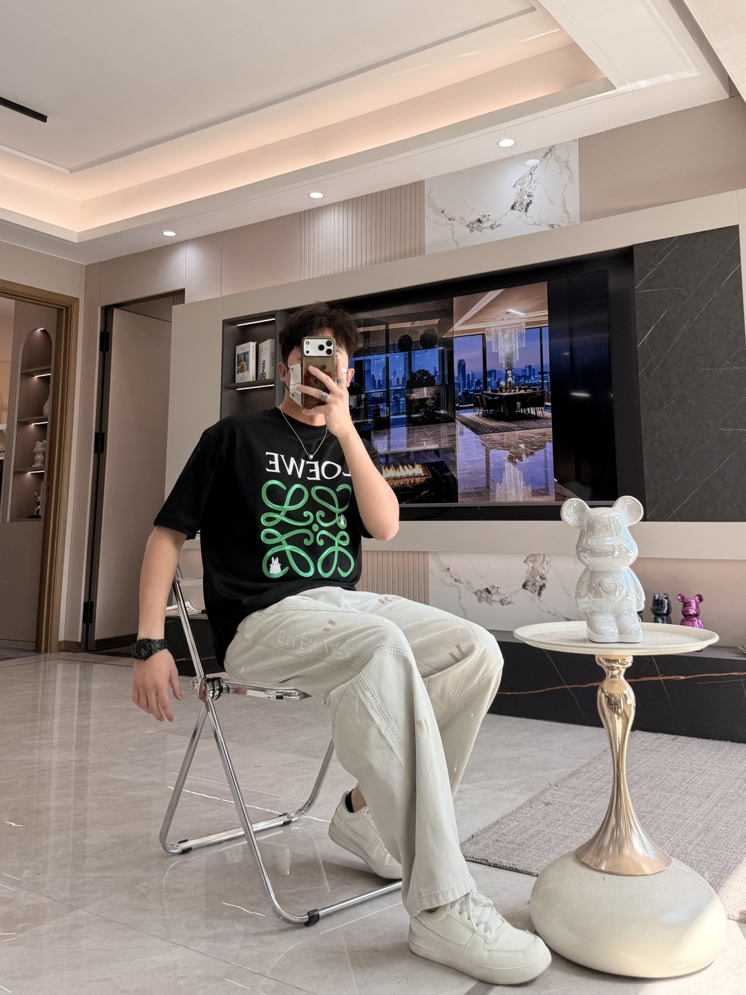 · Loewe 2026春夏新款首发专柜最新款短袖T恤 高端订制 设计前卫时尚！品牌logo重工艺设计 