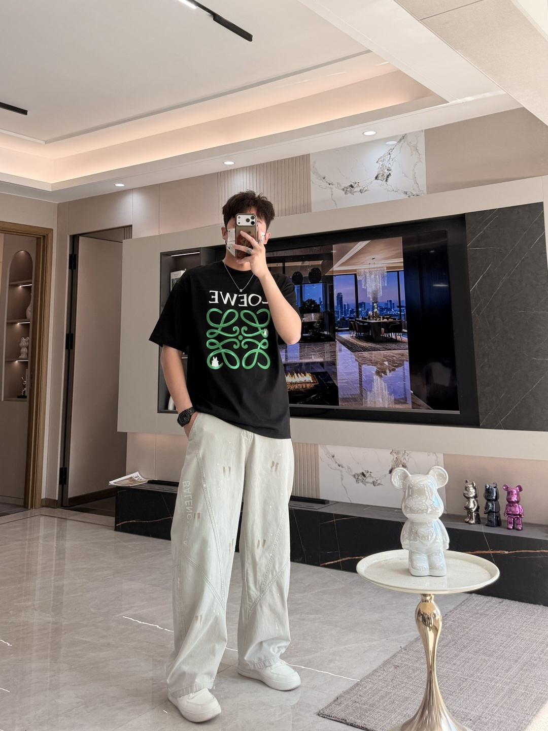 · Loewe 2026春夏新款首发专柜最新款短袖T恤 高端订制 设计前卫时尚！品牌logo重工艺设计 