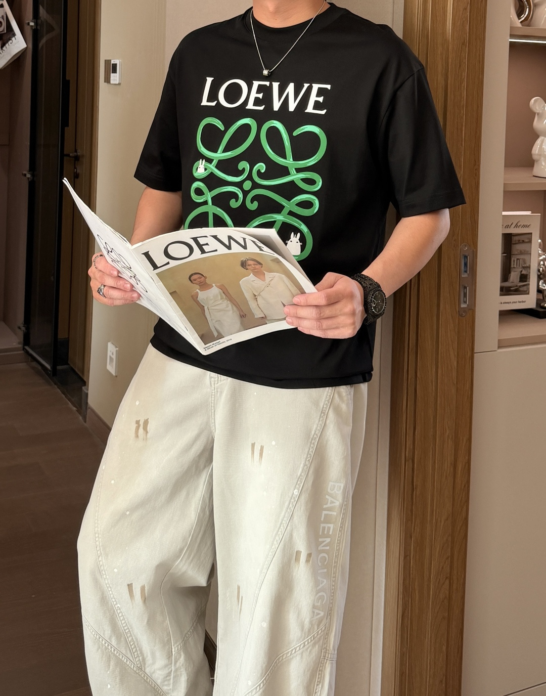 · Loewe 2026春夏新款首发专柜最新款短袖T恤 高端订制 设计前卫时尚！品牌logo重工艺设计 