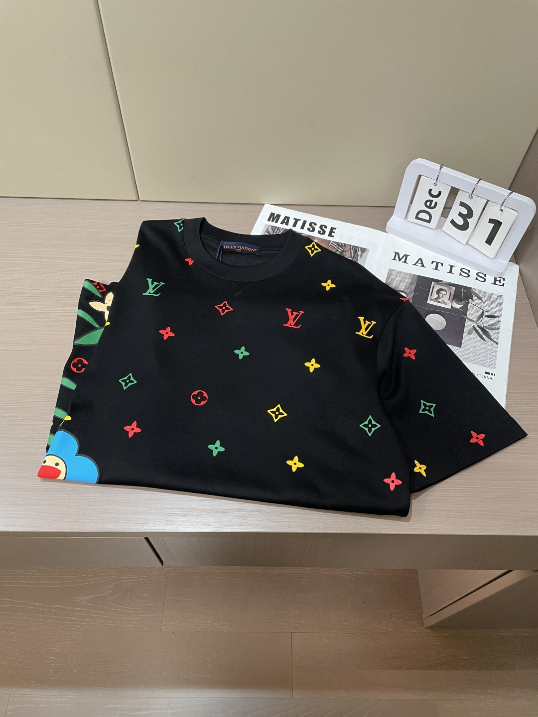 · Lv2026春夏新款首发专柜最新款短袖T恤 高端订制 设计前卫时尚！品牌logo重工艺设计 高端定制