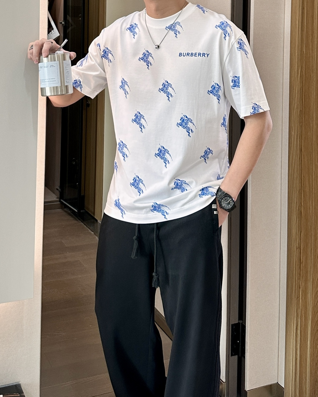 · Bur 2026春夏新款首发专柜最新款短袖T恤 高端订制 设计前卫时尚！品牌logo重工艺设计 高端