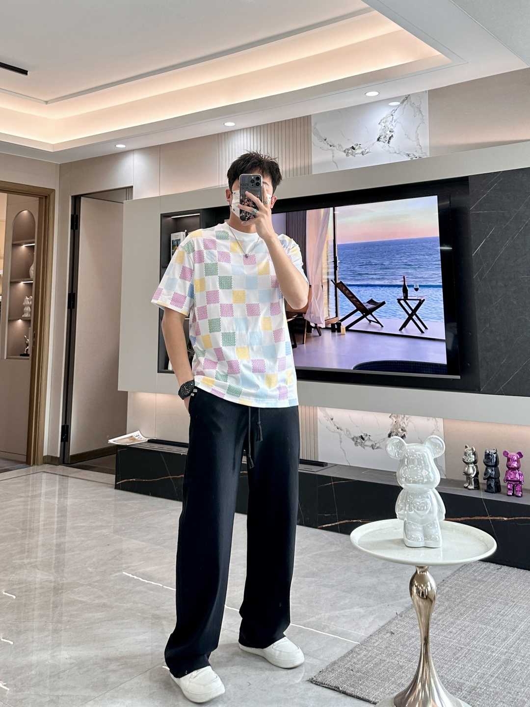 · Lv 2026春夏新款首发专柜最新款短袖T恤 高端订制 设计前卫时尚！品牌logo重工艺设计 高端定
