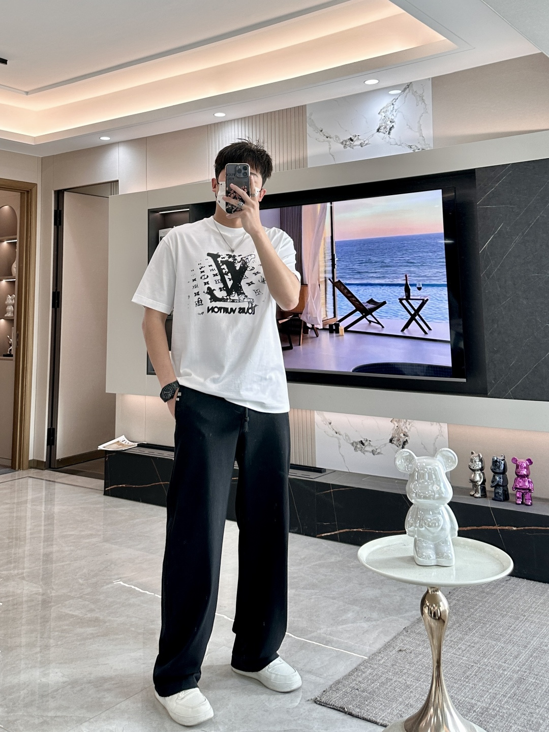 · Lv2026春夏新款首发专柜最新款短袖T恤 高端订制 设计前卫时尚！品牌logo重工艺设计 高端定制