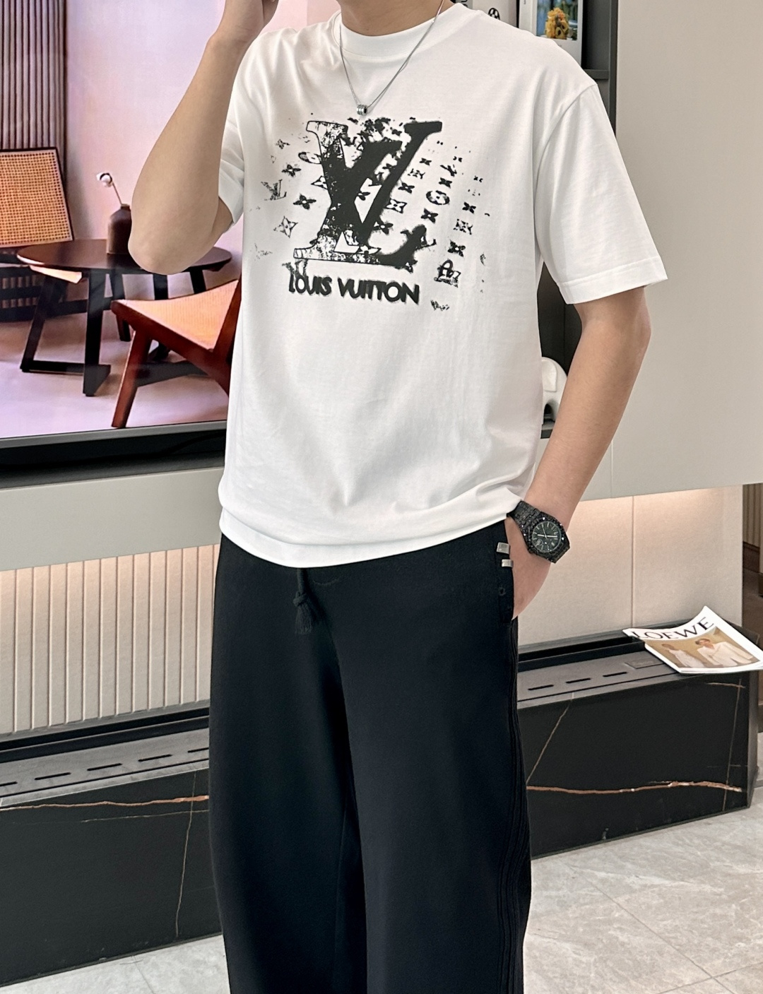 · Lv2026春夏新款首发专柜最新款短袖T恤 高端订制 设计前卫时尚！品牌logo重工艺设计 高端定制
