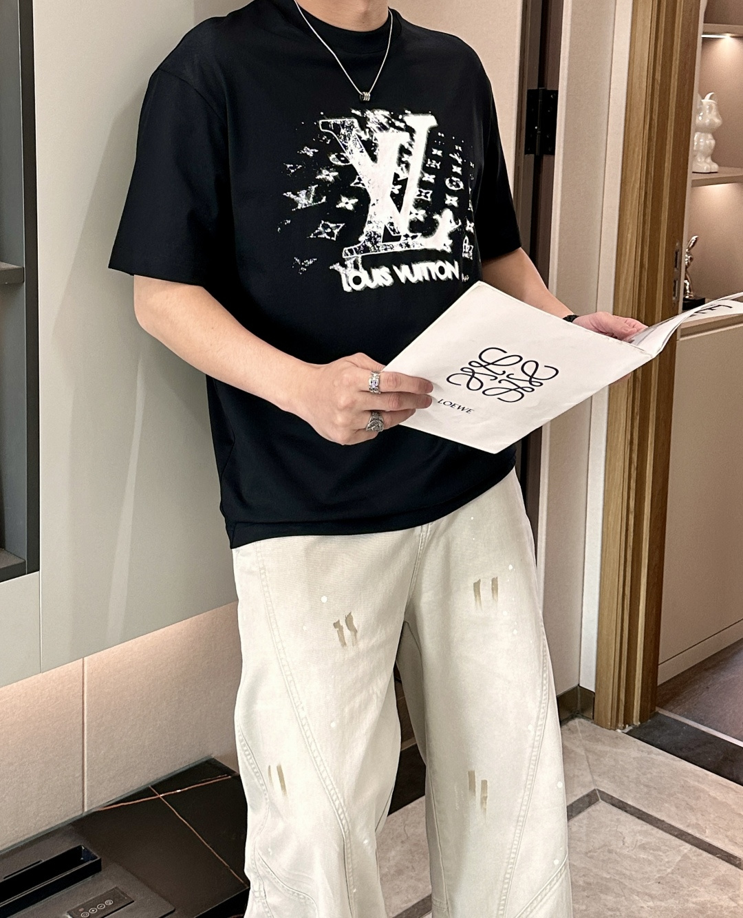 · Lv2026春夏新款首发专柜最新款短袖T恤 高端订制 设计前卫时尚！品牌logo重工艺设计 高端定制