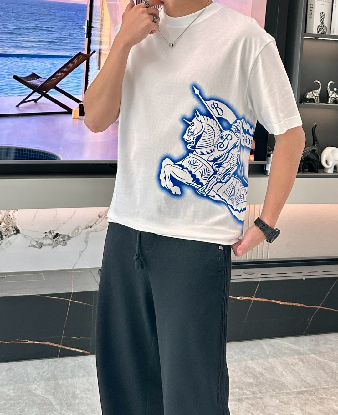 · Bur 2026春夏新款首发专柜最新款短袖T恤 高端订制 设计前卫时尚！品牌logo重工艺设计 高端