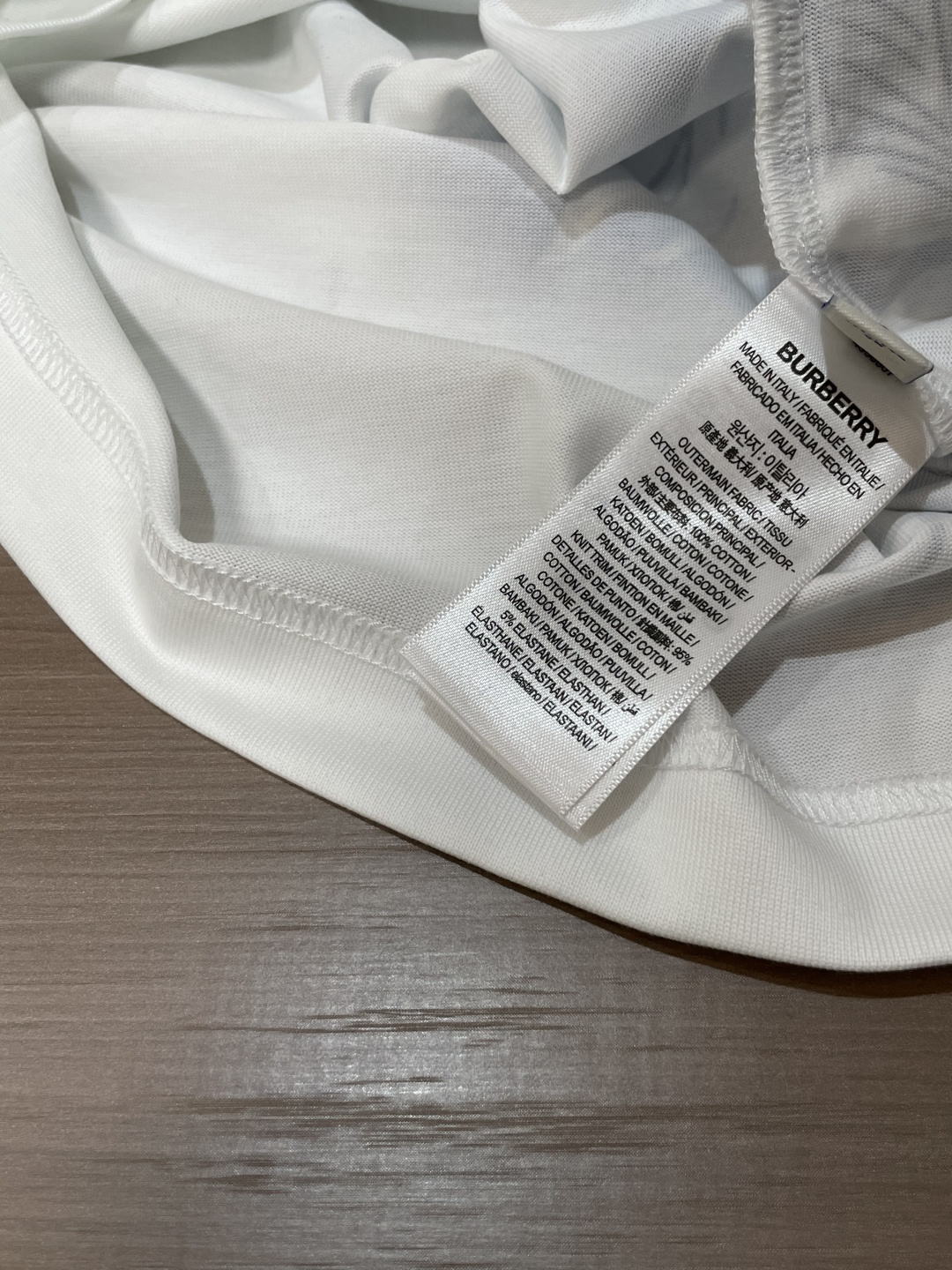 · Bur 2026春夏新款首发专柜最新款短袖T恤 高端订制 设计前卫时尚！品牌logo重工艺设计 高端