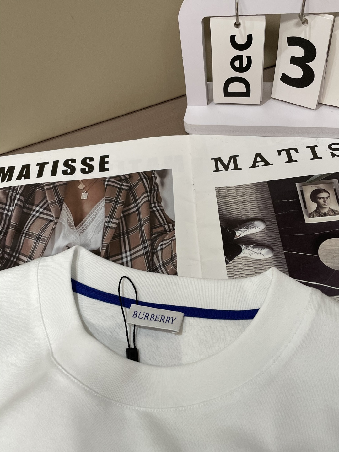 · Bur 2026春夏新款首发专柜最新款短袖T恤 高端订制 设计前卫时尚！品牌logo重工艺设计 高端