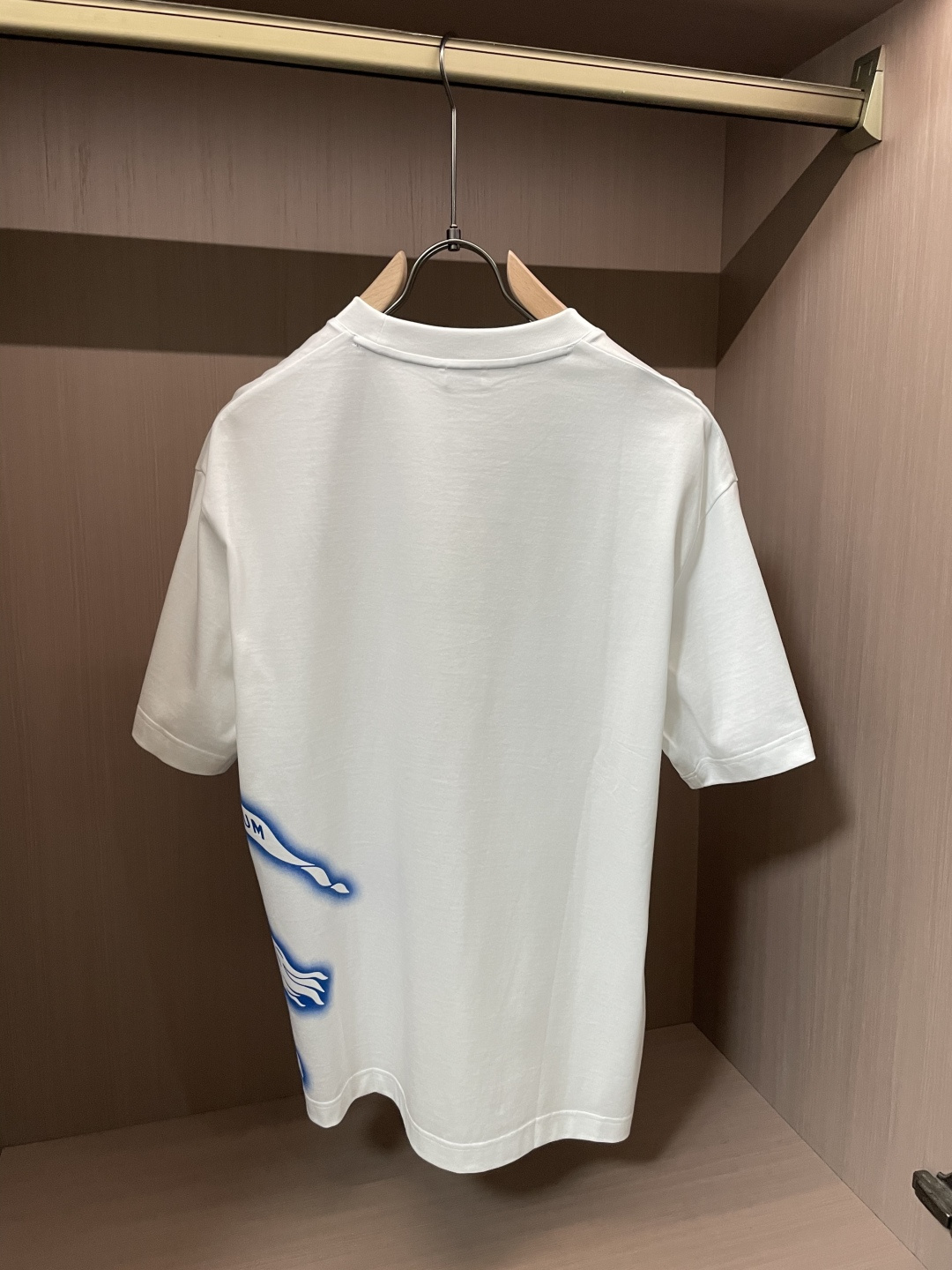 · Bur 2026春夏新款首发专柜最新款短袖T恤 高端订制 设计前卫时尚！品牌logo重工艺设计 高端