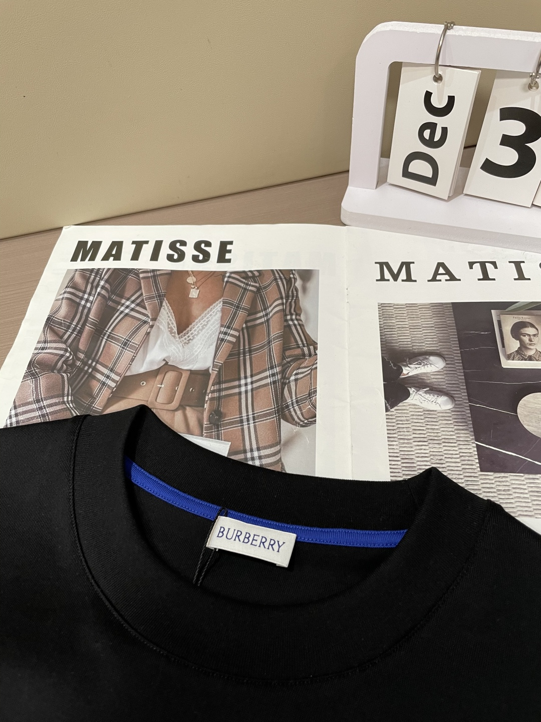 · Bur 2026春夏新款首发专柜最新款短袖T恤 高端订制 设计前卫时尚！品牌logo重工艺设计 高端