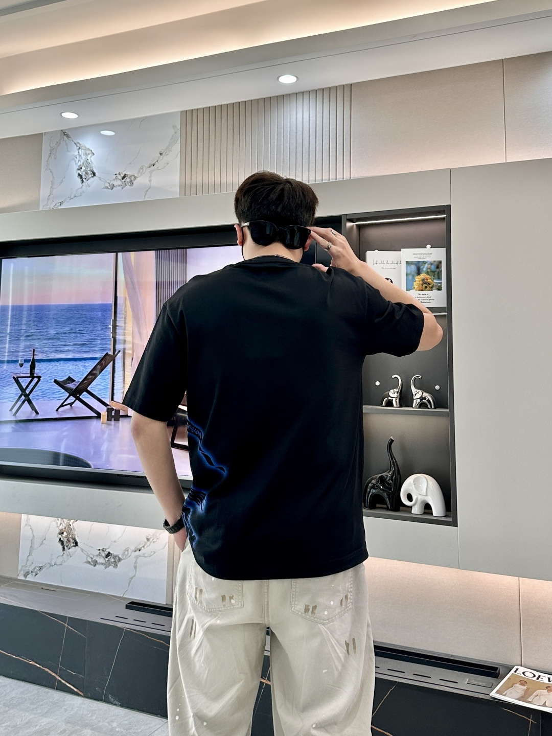 · Bur 2026春夏新款首发专柜最新款短袖T恤 高端订制 设计前卫时尚！品牌logo重工艺设计 高端