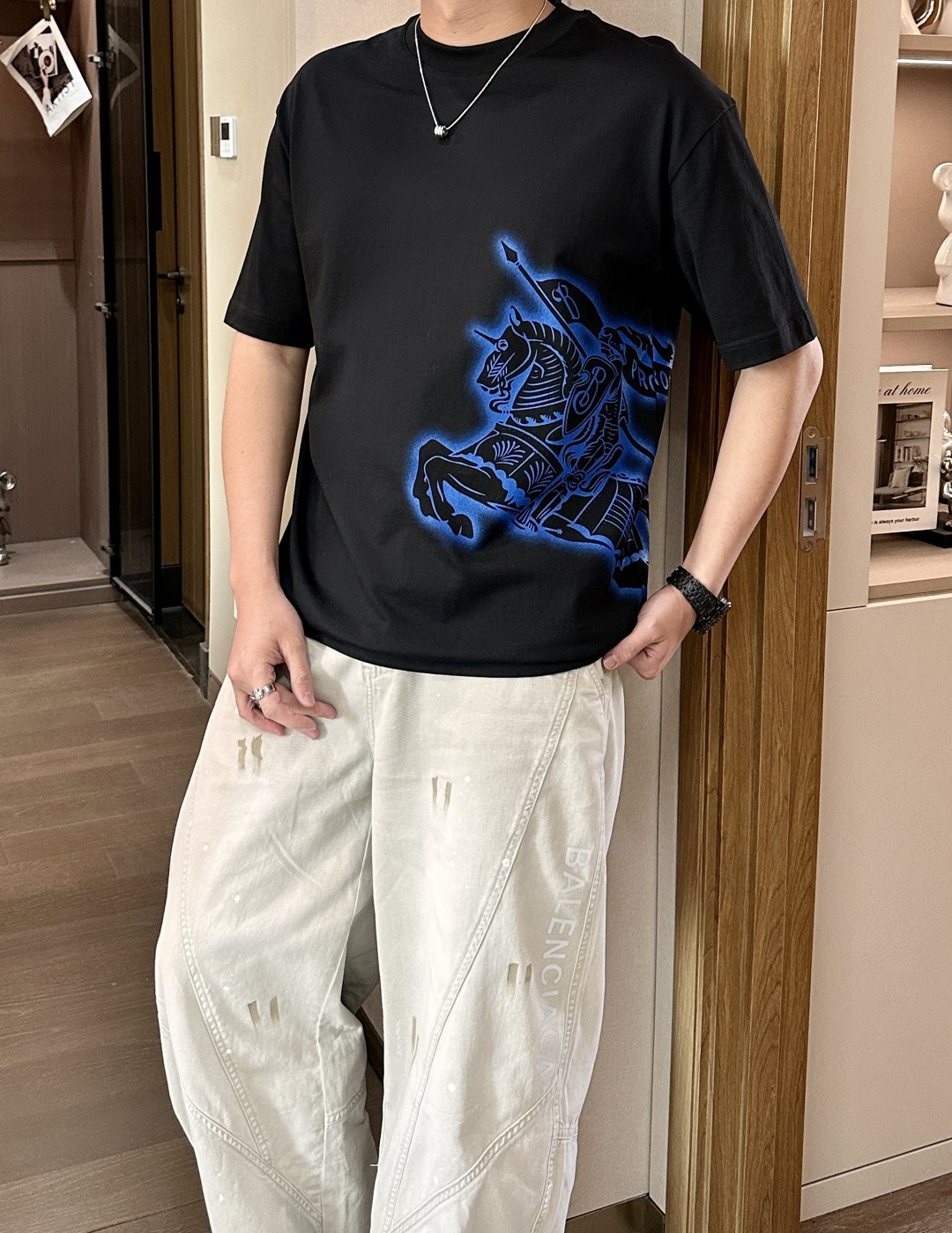 · Bur 2026春夏新款首发专柜最新款短袖T恤 高端订制 设计前卫时尚！品牌logo重工艺设计 高端