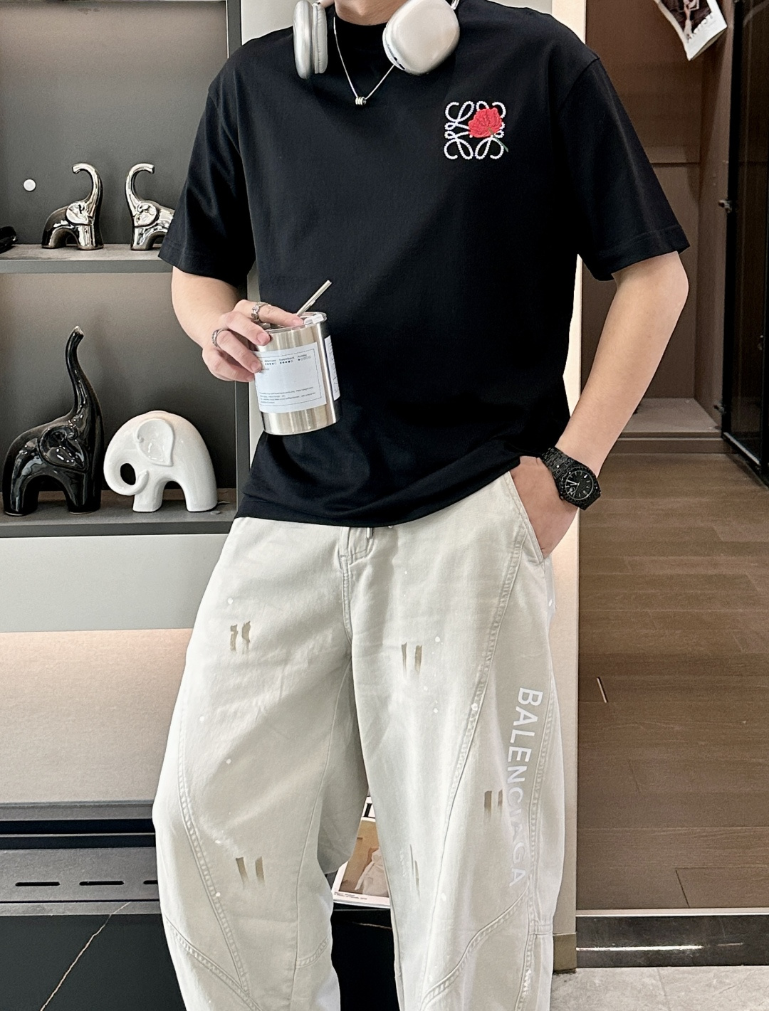 · Loewe 2026春夏新款首发专柜最新款短袖T恤 高端订制 设计前卫时尚！品牌logo重工艺设计 