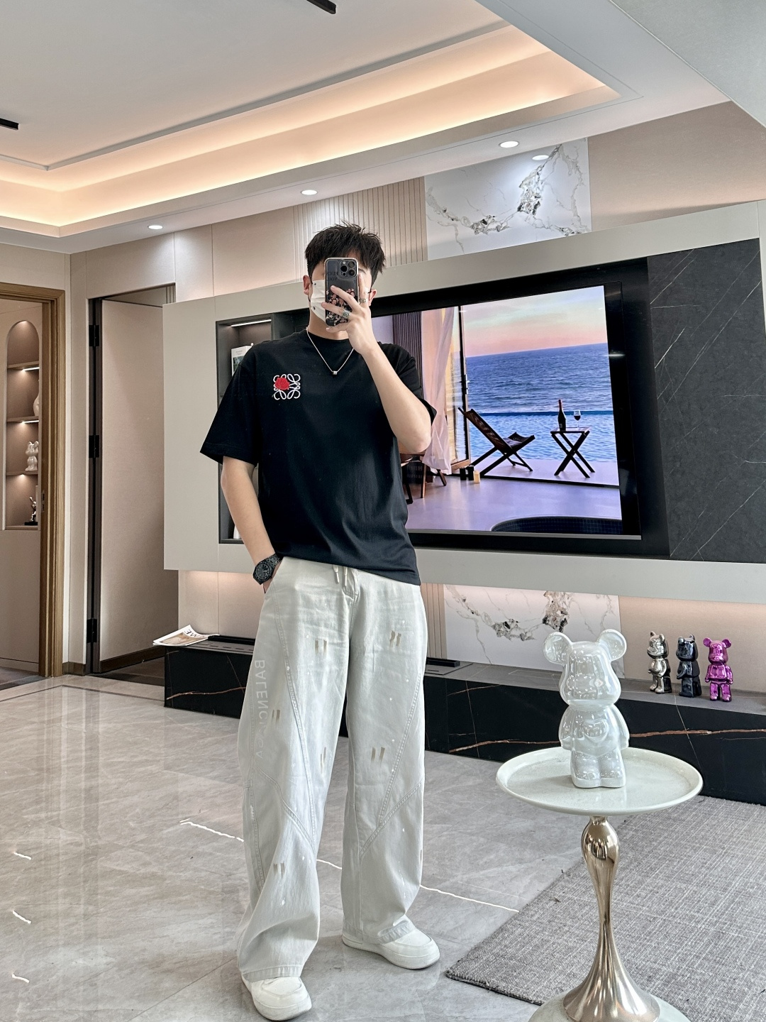 · Loewe 2026春夏新款首发专柜最新款短袖T恤 高端订制 设计前卫时尚！品牌logo重工艺设计 