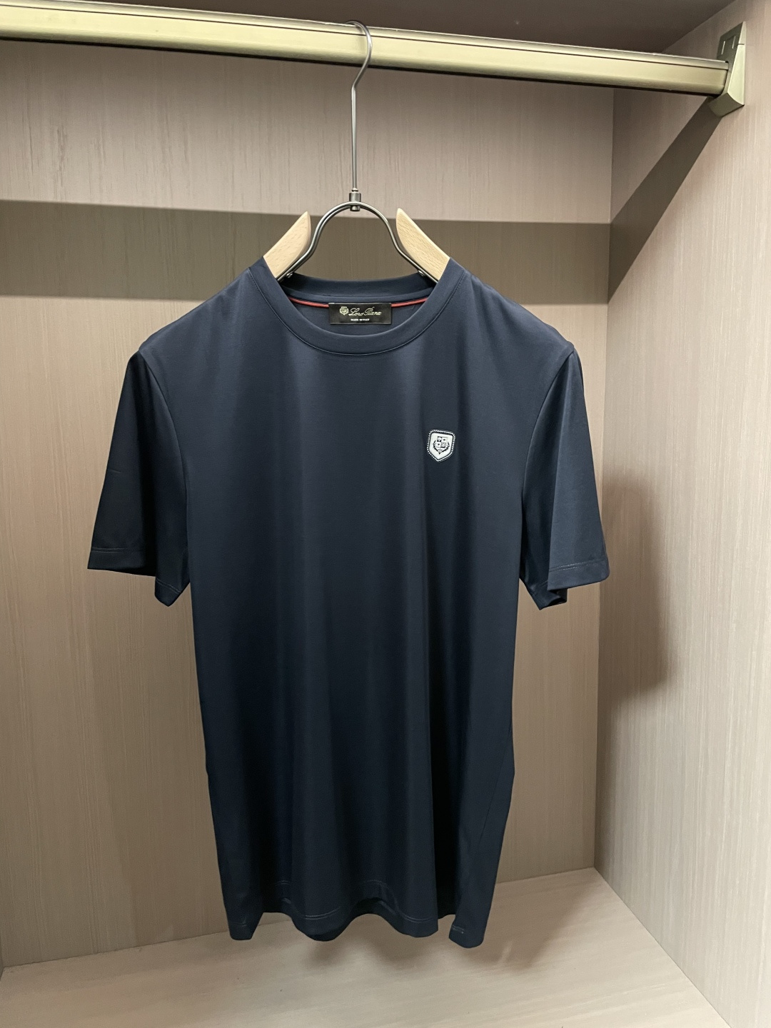 loro Piana家 2026春夏最新盾牌🛡️男士圆领T恤衫，精选全进口客供顶级丝光棉面料，胸前标志性