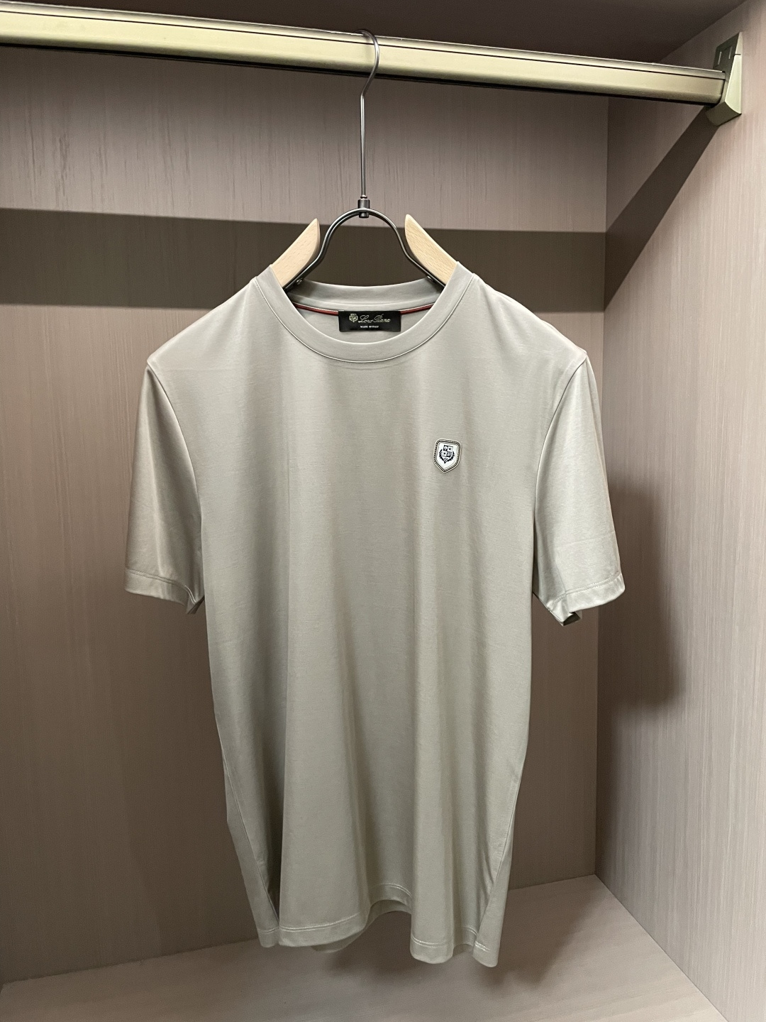 loro Piana家 2026春夏最新盾牌🛡️男士圆领T恤衫，精选全进口客供顶级丝光棉面料，胸前标志性