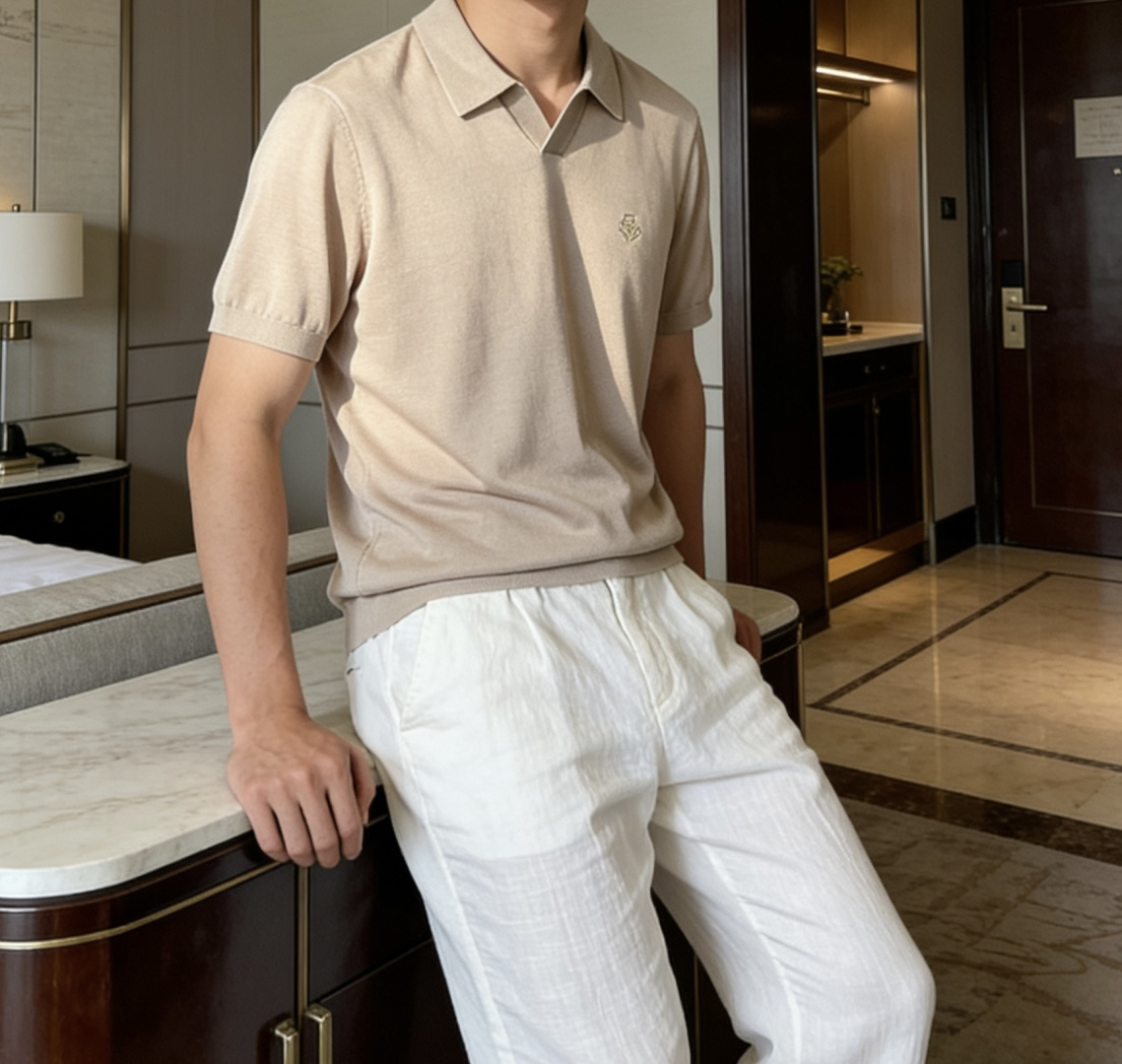 loro Piana家 2026春夏最新男士无纽扣翻领短袖针织衫，精选针织棉与天丝混纺面料制成， 80支