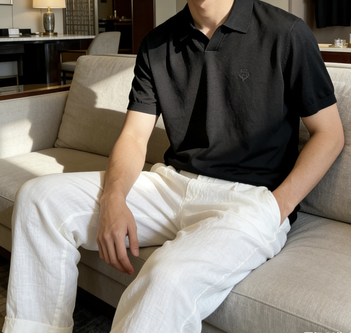 loro Piana家 2026春夏最新男士无纽扣翻领短袖针织衫，精选针织棉与天丝混纺面料制成， 80支