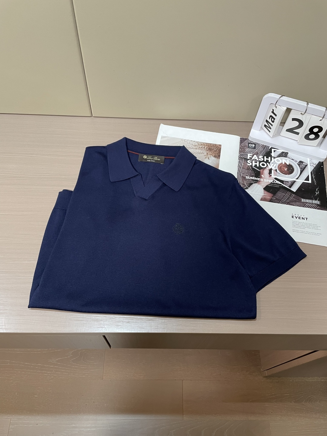 loro Piana家 2026春夏最新男士无纽扣翻领短袖针织衫，精选针织棉与天丝混纺面料制成， 80支