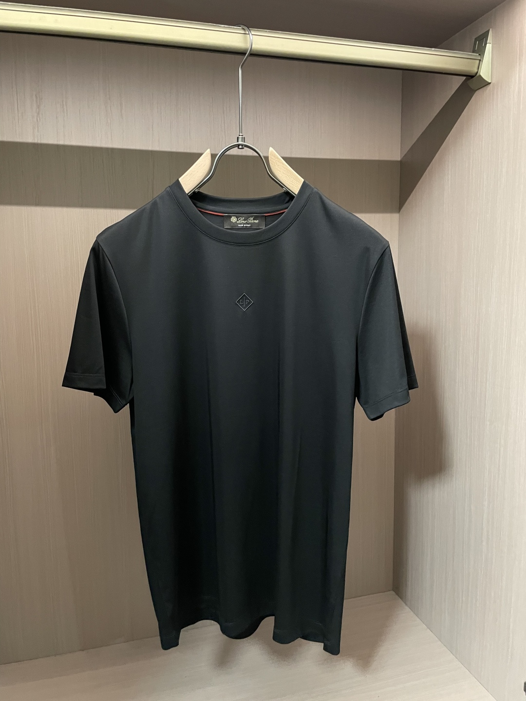 loro Piana家 2026春夏最新菱形字母绣标男士圆领T恤衫，精选全进口客供顶级丝光棉面料，胸前标