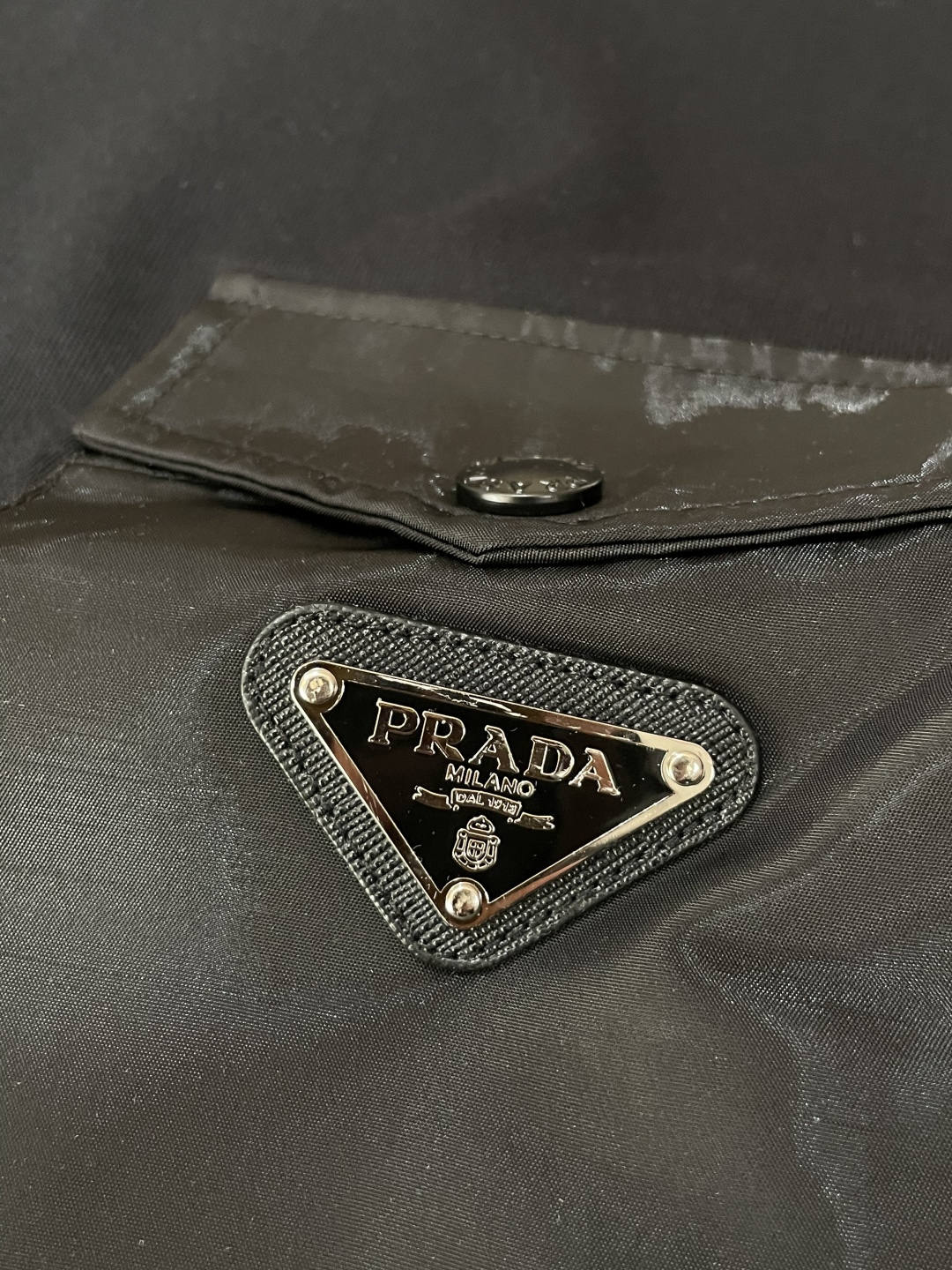 Prad 2026春夏新款首发专柜最新款短袖圆领T恤 高端订制 设计前卫时尚！品牌logo重工艺设计 高