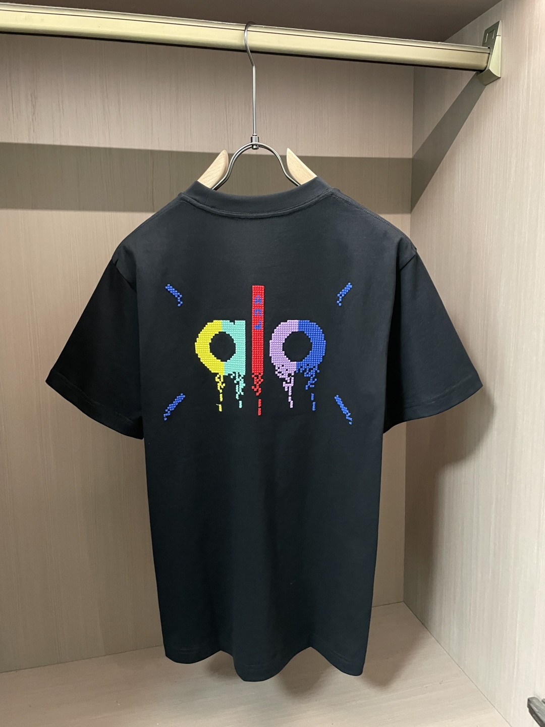 alo 2026春夏新款首发专柜最新款短袖圆领T恤 高端订制 设计前卫时尚！品牌logo重工艺设计 高端
