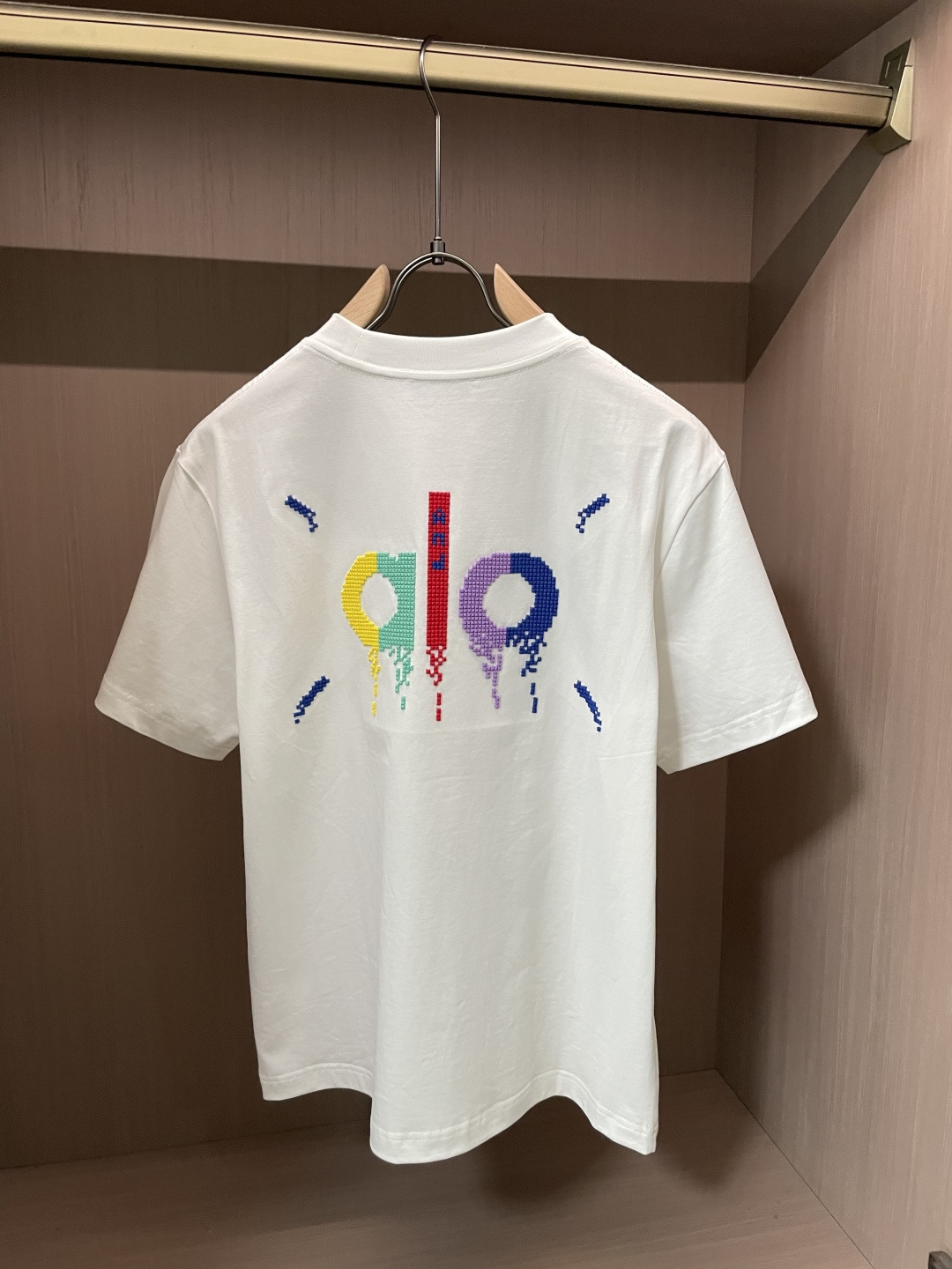 alo 2026春夏新款首发专柜最新款短袖圆领T恤 高端订制 设计前卫时尚！品牌logo重工艺设计 高端