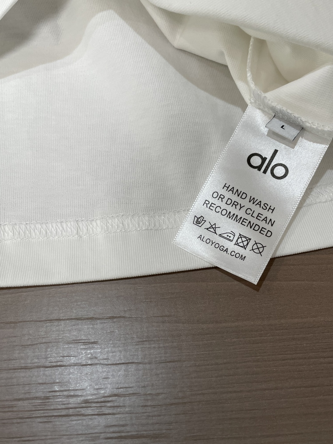 alo 2026春夏新款首发专柜最新款短袖圆领T恤 高端订制 设计前卫时尚！品牌logo重工艺设计 高端