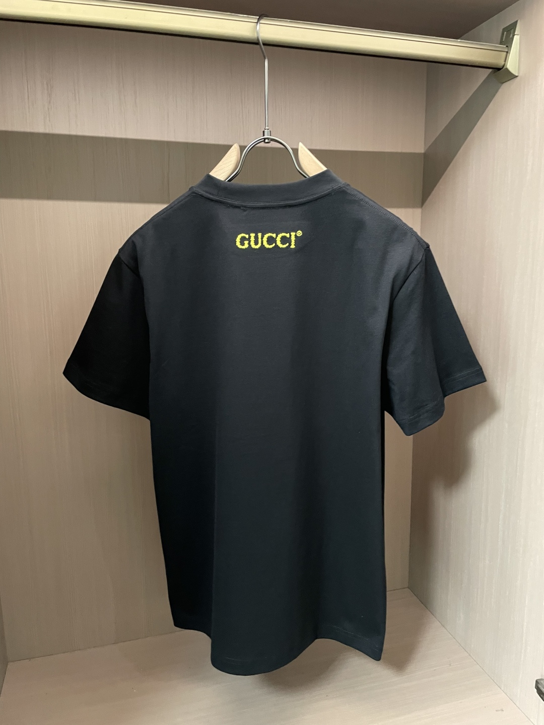 Gucc 2026春夏新款首发专柜最新款短袖圆领T恤 高端订制 设计前卫时尚！品牌logo重工艺设计 高