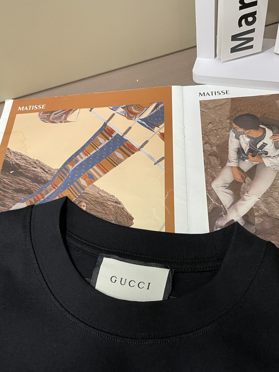 Gucc 2026春夏新款首发专柜最新款短袖圆领T恤 高端订制 设计前卫时尚！品牌logo重工艺设计 高